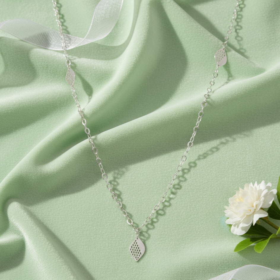 The Serene Leaf Chain